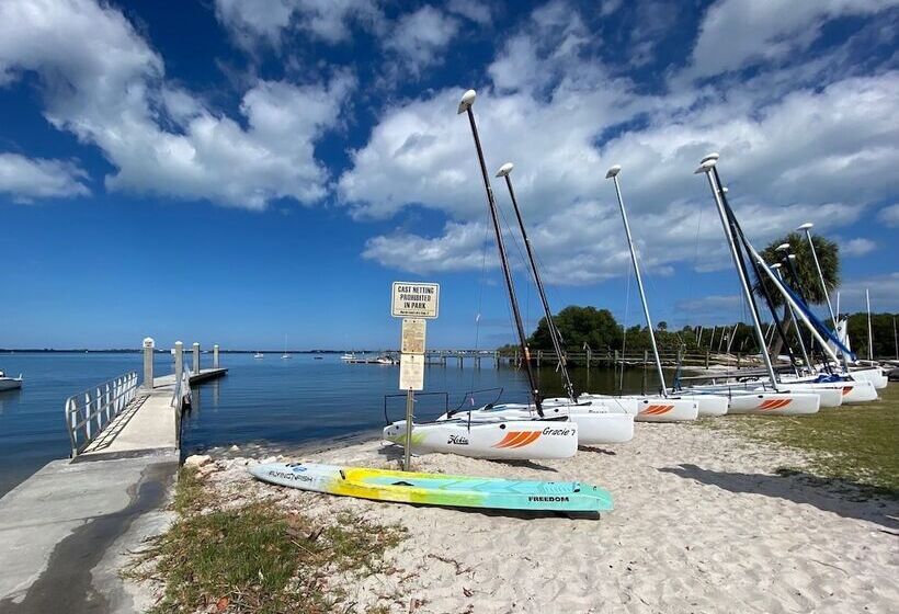 فندق The Breezy Inn