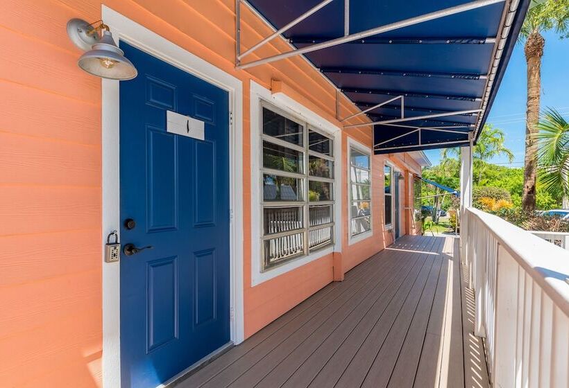 فندق The Breezy Inn