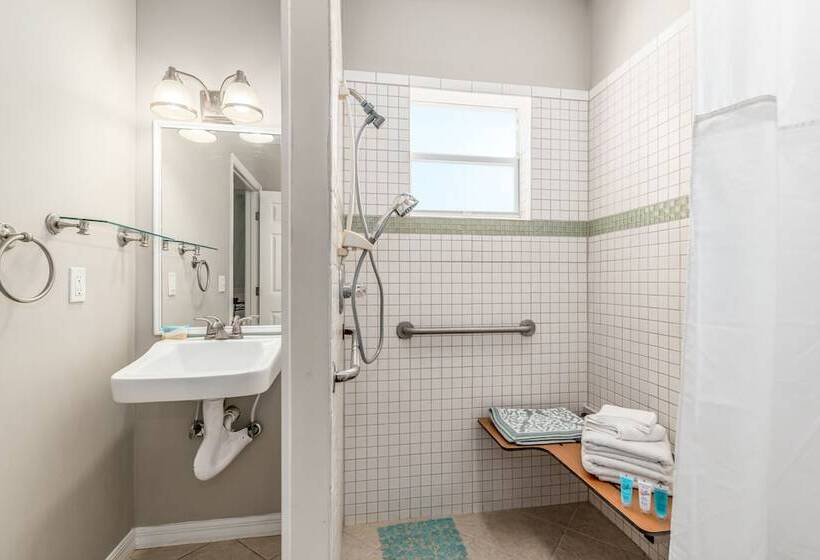 فندق The Breezy Inn