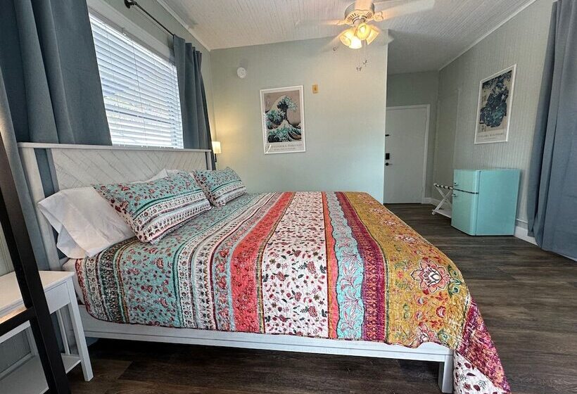 فندق The Breezy Inn