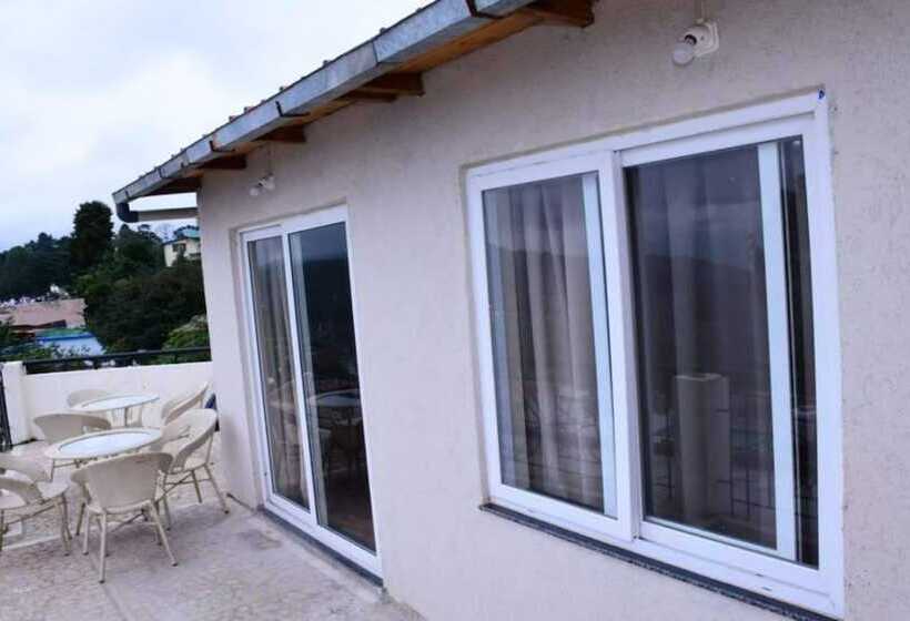 ホテル The Himalayan Vista