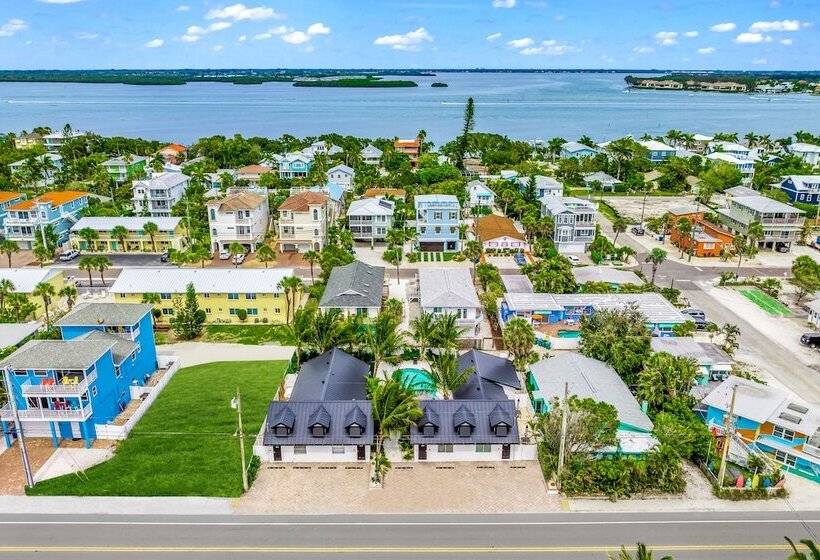בית מלון כפרי The Retreat At Anna Maria Island Inn