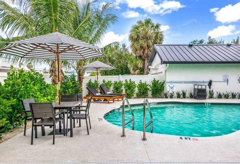 בית מלון כפרי The Retreat At Anna Maria Island Inn