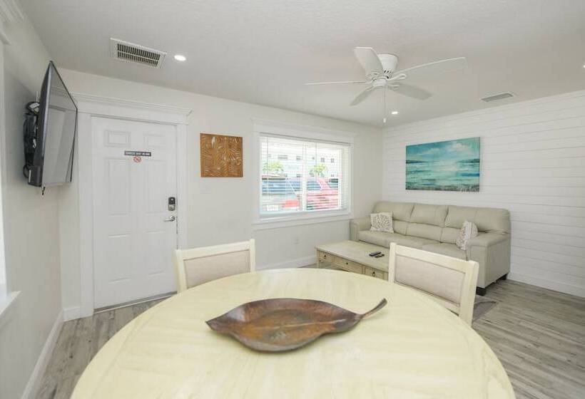 בית מלון כפרי The Retreat At Anna Maria Island Inn