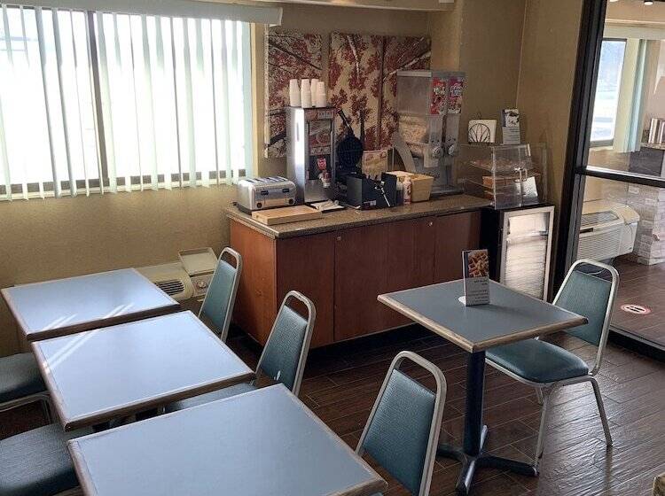 ホテル Travelodge By Wyndham Holland/toledo