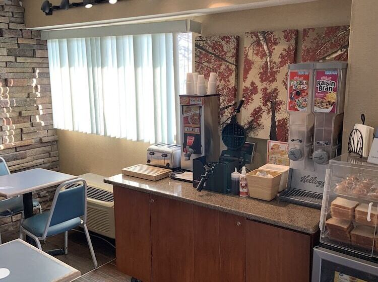 ホテル Travelodge By Wyndham Holland/toledo