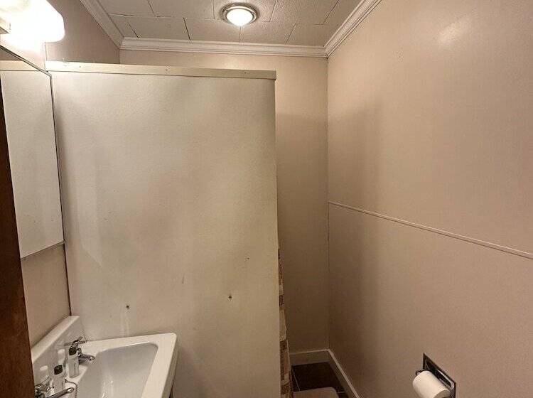 Отель Uncle Toms Cottages