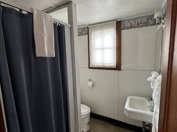 Отель Uncle Toms Cottages