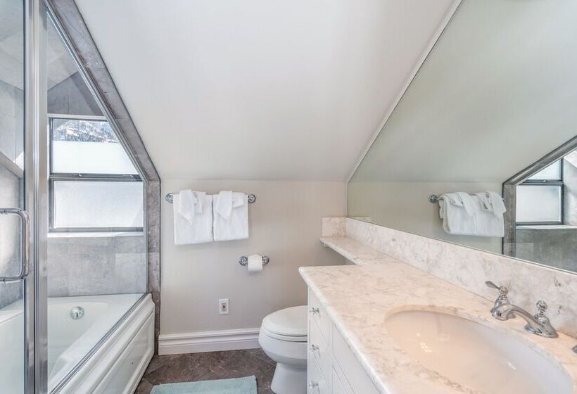 Hruza Hideout By Avantstay Walkable Location + Free Ski Shuttle, Mountain View