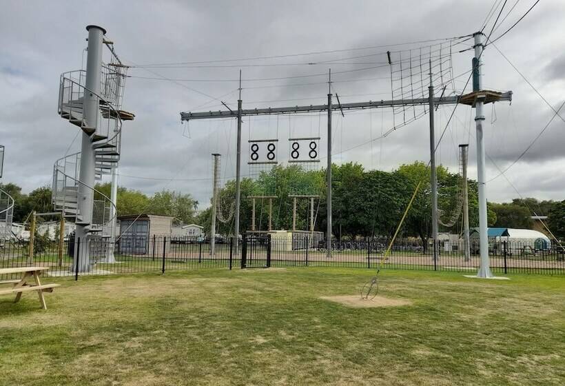 Impeccable 3 Bed Cabin In Tattershall, Uk