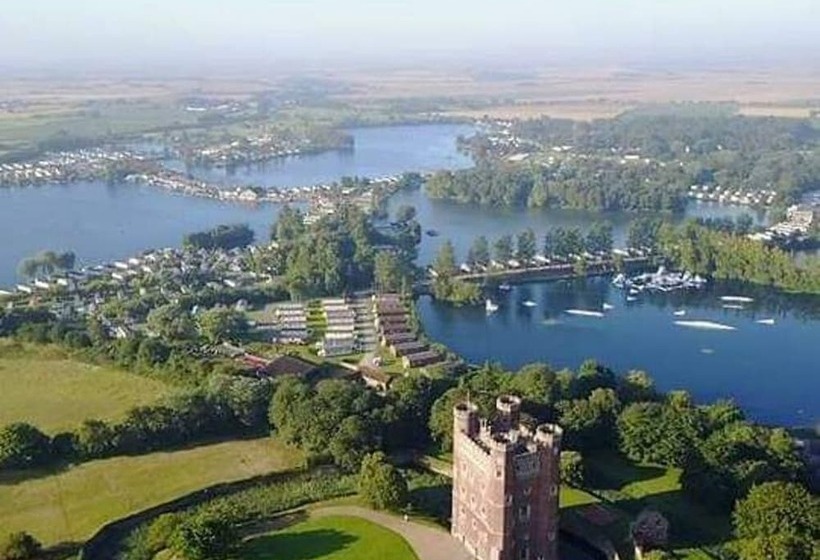 Impeccable 3 Bed Cabin In Tattershall, Uk