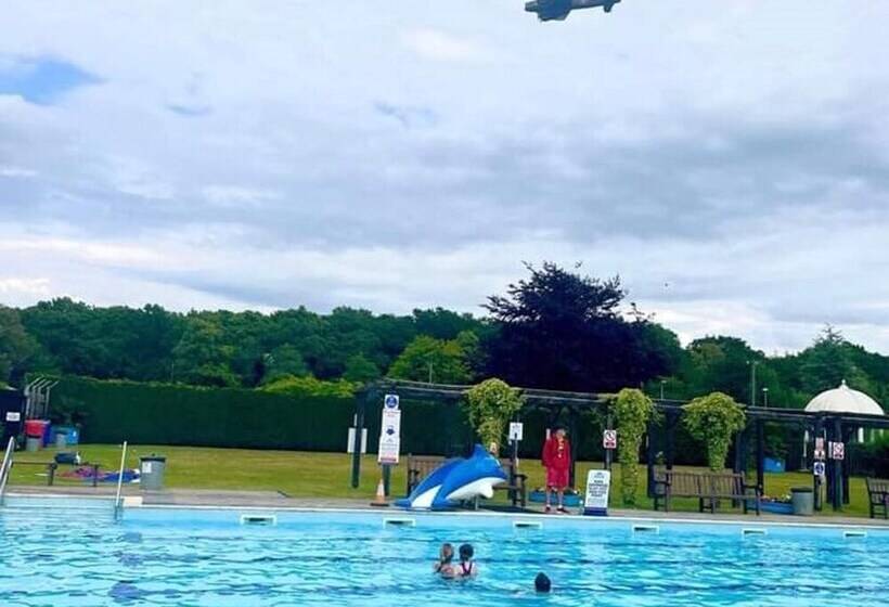 Impeccable 3 Bed Cabin In Tattershall, Uk