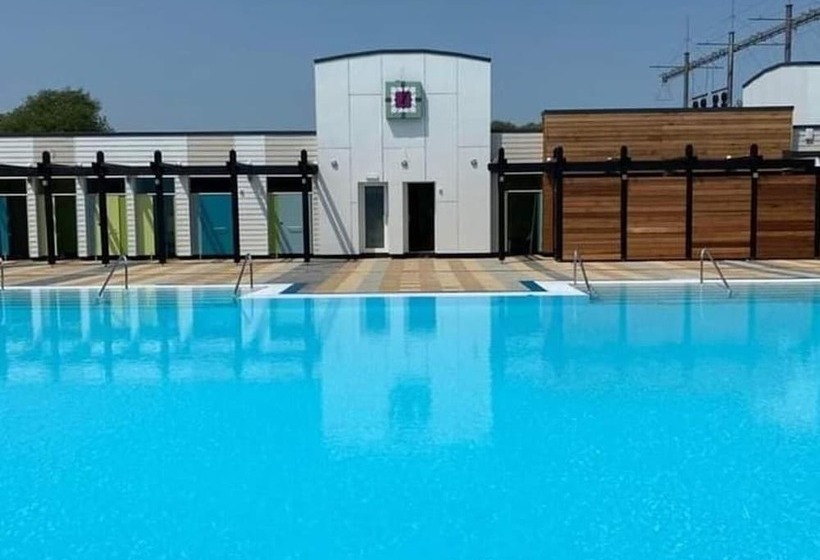 Impeccable 3 Bed Cabin In Tattershall, Uk