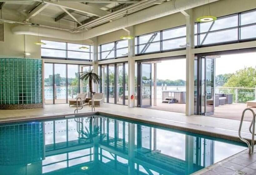 Impeccable 3 Bed Cabin In Tattershall, Uk