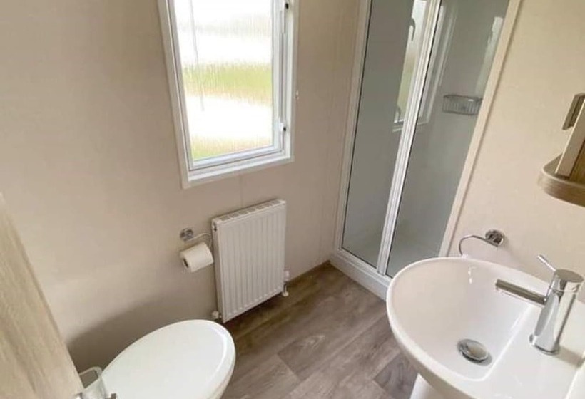 Impeccable 3 Bed Cabin In Tattershall, Uk