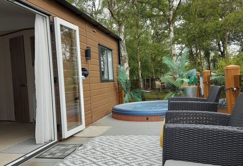 Impeccable 3 Bed Cabin In Tattershall, Uk