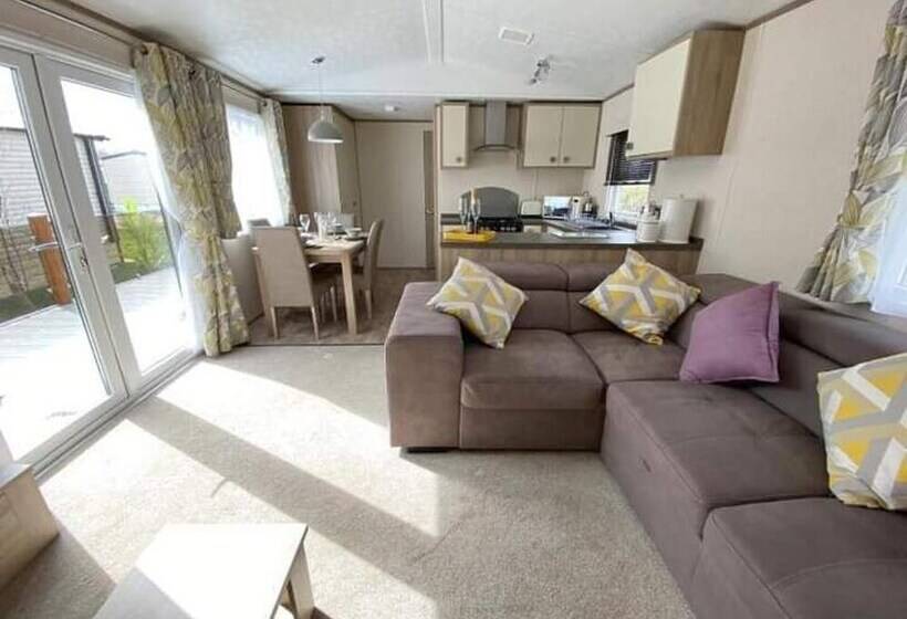 Impeccable 3 Bed Cabin In Tattershall, Uk