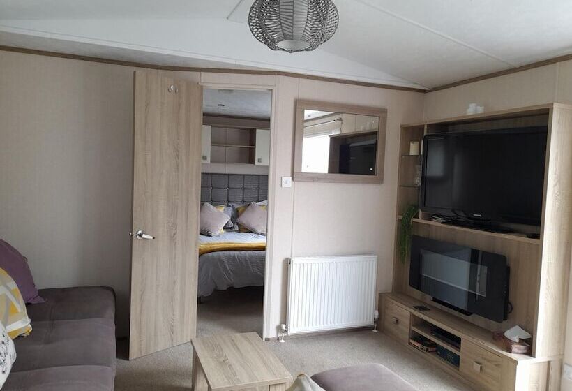 Impeccable 3 Bed Cabin In Tattershall, Uk