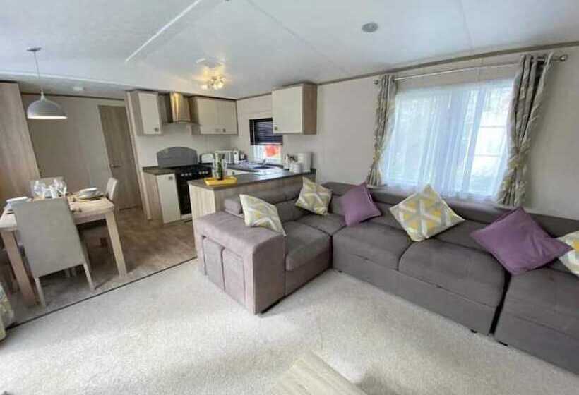 Impeccable 3 Bed Cabin In Tattershall, Uk