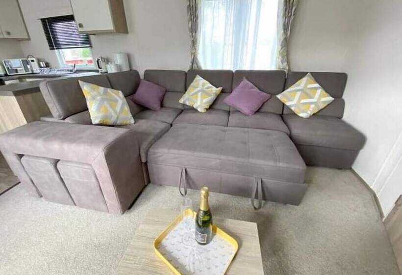 Impeccable 3 Bed Cabin In Tattershall, Uk