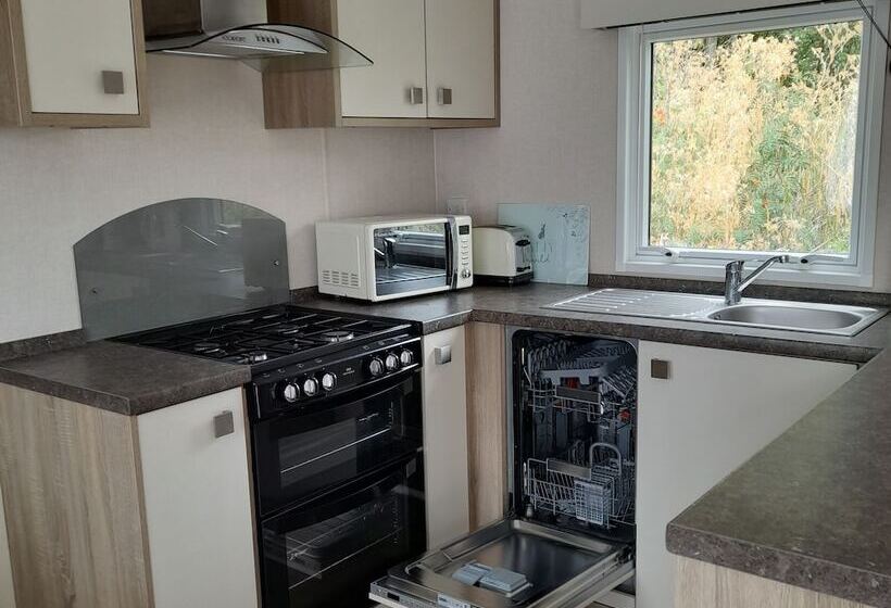 Impeccable 3 Bed Cabin In Tattershall, Uk