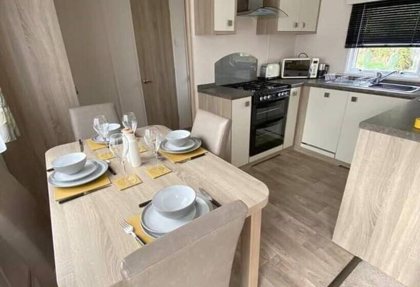 Impeccable 3 Bed Cabin In Tattershall, Uk