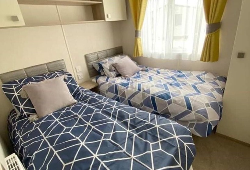 Impeccable 3 Bed Cabin In Tattershall, Uk