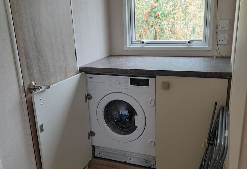 Impeccable 3 Bed Cabin In Tattershall, Uk