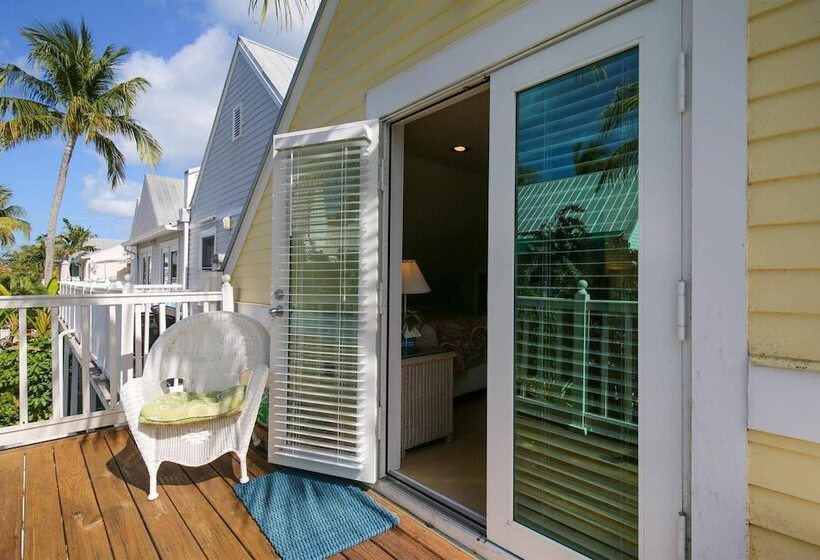 Key West Casa By Avantstay Communal Pool Bbq & Patio Near Duval Street Week Long Stays Only