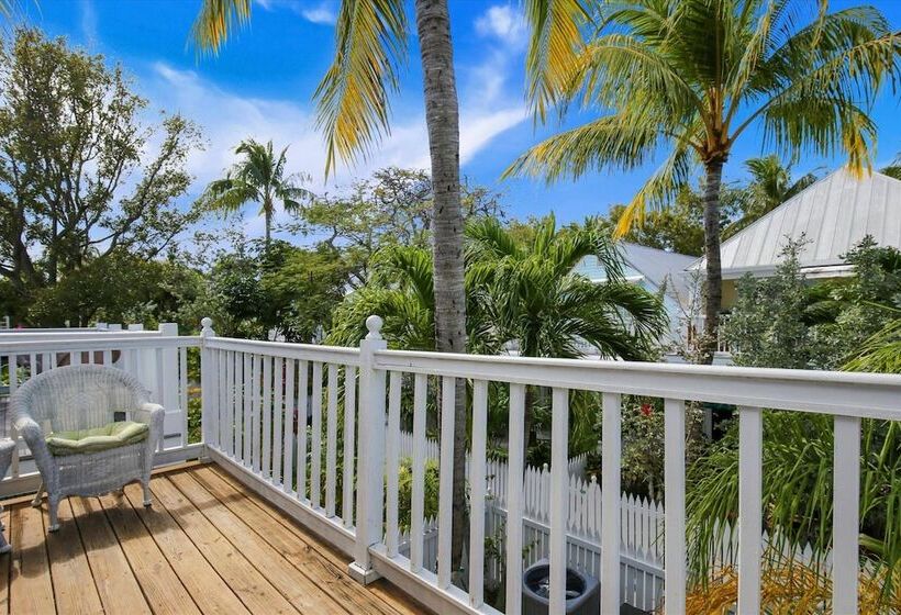 Key West Casa By Avantstay Communal Pool Bbq & Patio Near Duval Street Week Long Stays Only