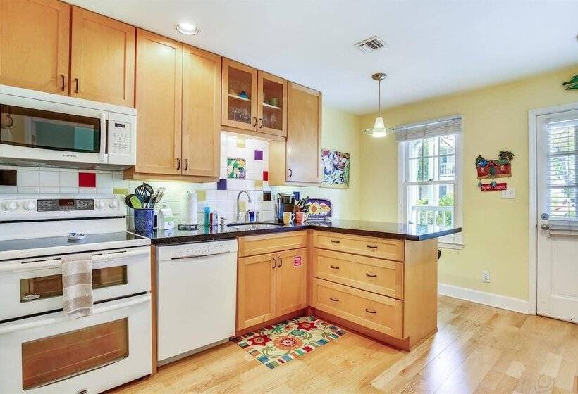 Key West Casa By Avantstay Communal Pool Bbq & Patio Near Duval Street Week Long Stays Only