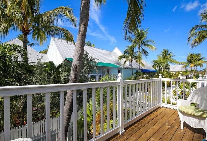 Key West Casa By Avantstay Communal Pool Bbq & Patio Near Duval Street Week Long Stays Only