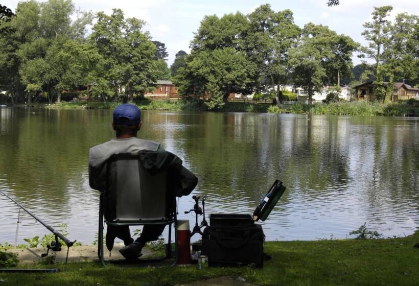 Lakes And Woodlands Overstone Holiday Park