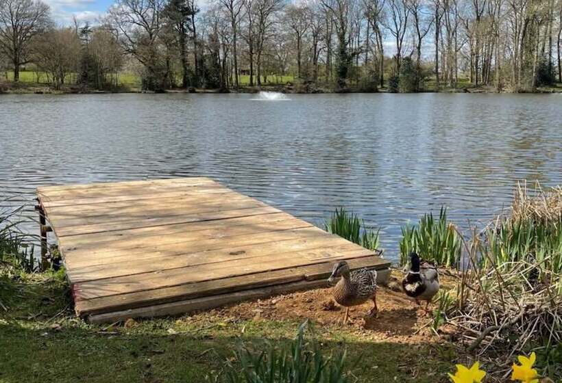 Lakes And Woodlands Overstone Holiday Park