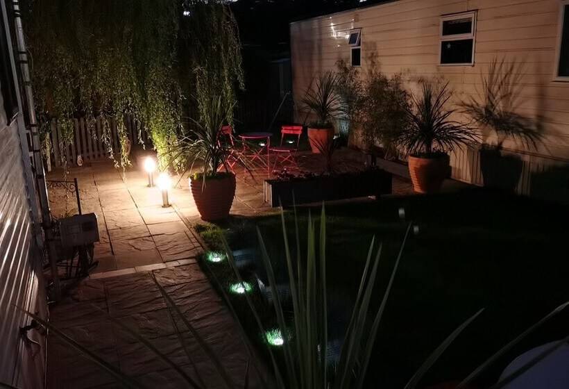 Lakes And Woodlands Overstone Holiday Park