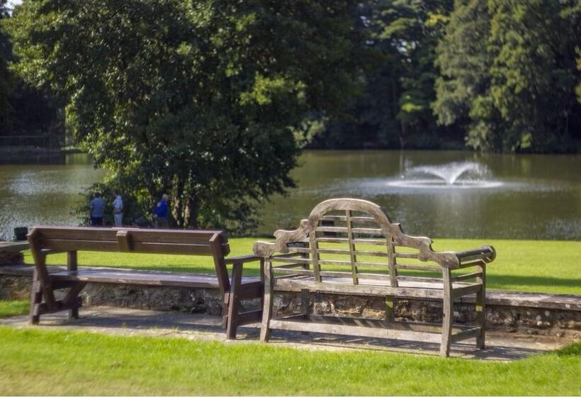 Lakes And Woodlands Overstone Holiday Park