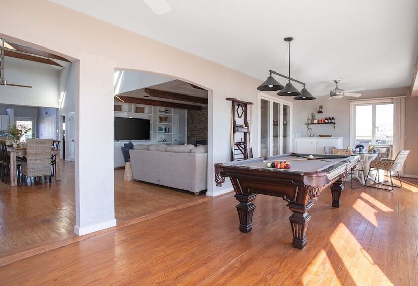 Lighthouse By Avantstay Beachfront View Home W/ Pool Table & Ping Pong