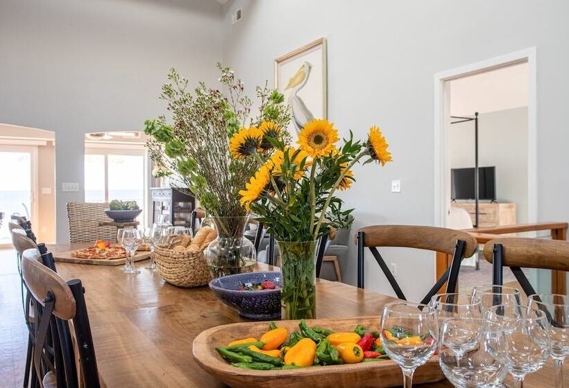 Lighthouse By Avantstay Beachfront View Home W/ Pool Table & Ping Pong