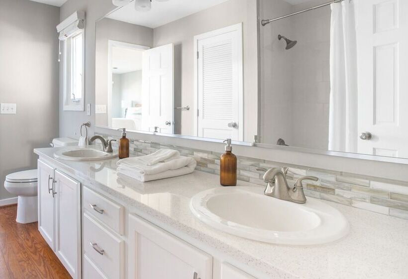 Lighthouse By Avantstay Beachfront View Home W/ Pool Table & Ping Pong