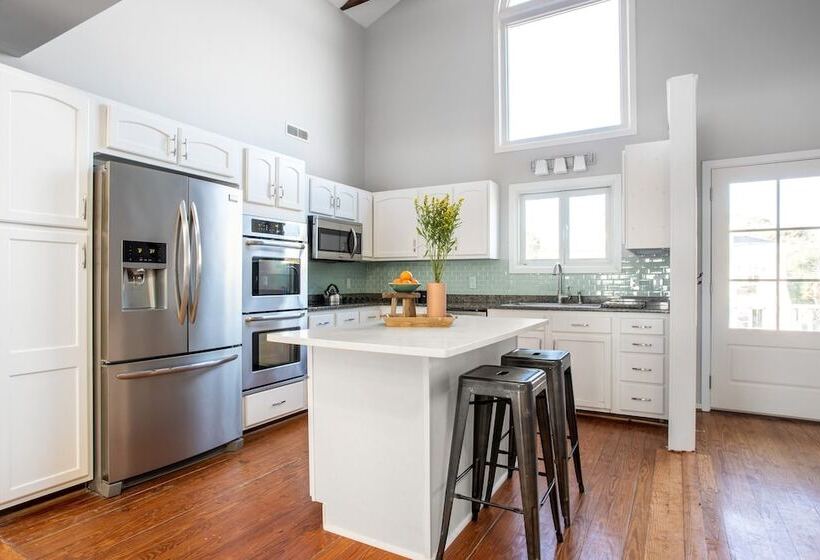 Lighthouse By Avantstay Beachfront View Home W/ Pool Table & Ping Pong