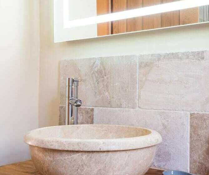 Lovely Cosy Stone Cottage In Tetbury, Cotswolds