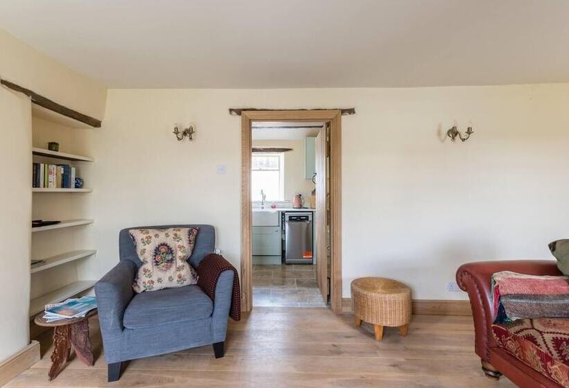 Lovely Cosy Stone Cottage In Tetbury, Cotswolds