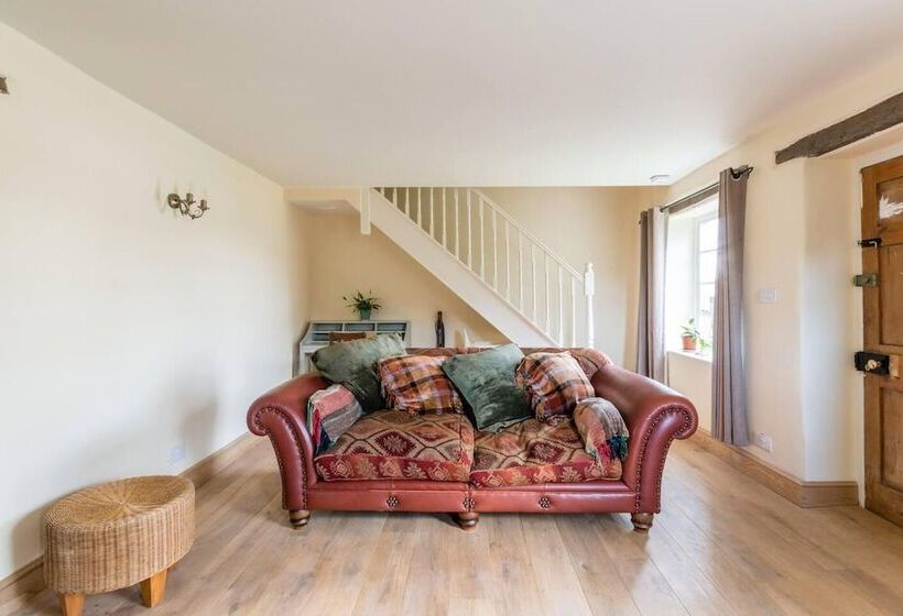 Lovely Cosy Stone Cottage In Tetbury, Cotswolds