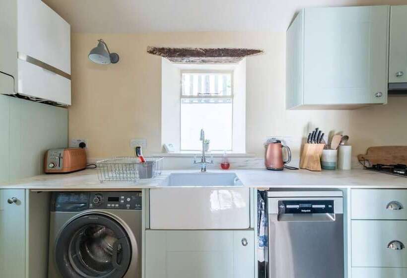 Lovely Cosy Stone Cottage In Tetbury, Cotswolds