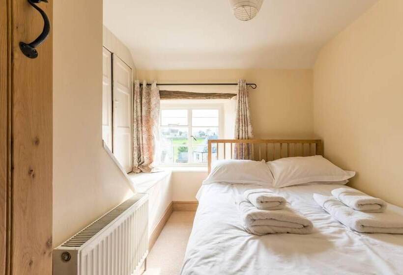 Lovely Cosy Stone Cottage In Tetbury, Cotswolds