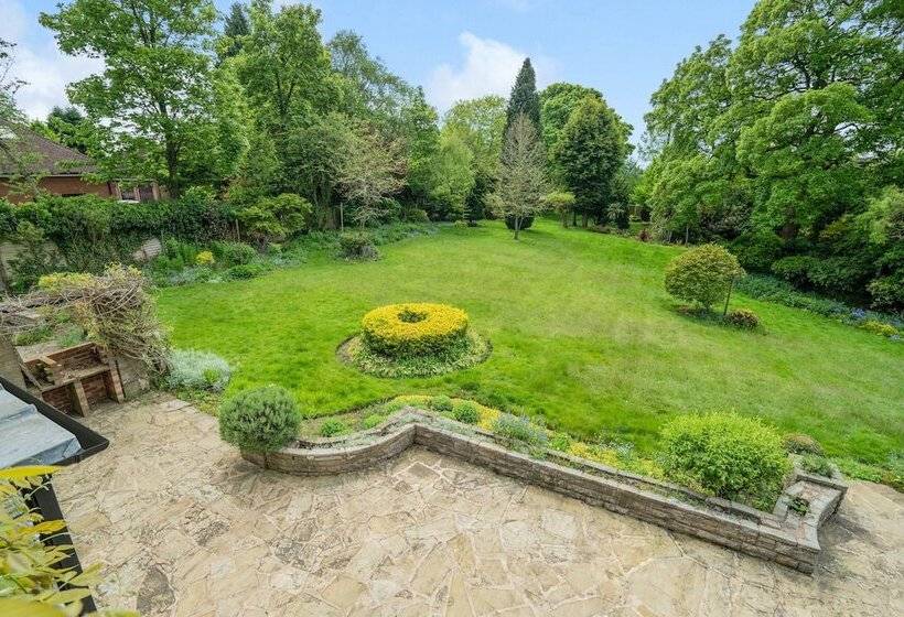 Luxury Designer Mansion In West Midlands Countryside