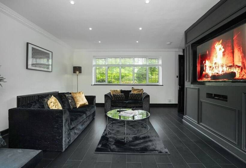 Luxury Designer Mansion In West Midlands Countryside