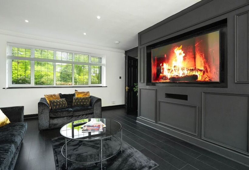 Luxury Designer Mansion In West Midlands Countryside