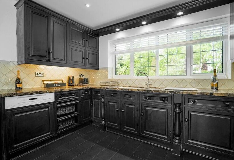 Luxury Designer Mansion In West Midlands Countryside