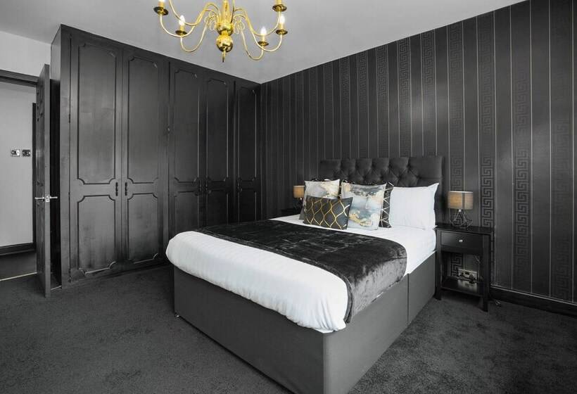 Luxury Designer Mansion In West Midlands Countryside